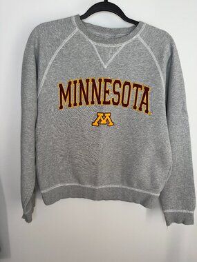 UNIVERSITY OF MINNESOTA SWEATSHIRT. GOPHERS.  VINTAGE.  SO SOFT!